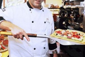 Cursuri gratuite pentru şomeri! Se caută pizzari şi manichiurişti-pedichiurişti!