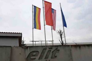 FOTO: Drapelul Chinei flutură la Alba Iulia. Chinezii şi-au marcat prezenţa, după ce au cumpărat o companie care a aparţinut omului de afaceri Dorin Mateiu