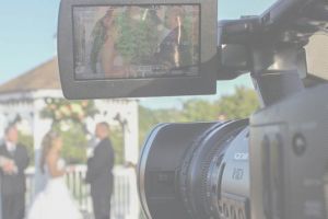 Romanii isi vor putea inregistra in continuare AUDIO-VIDEO, in biserici,  evenimentele religioase importante din viaţa familiei, aşa cum sunt Botezul şi Cununia