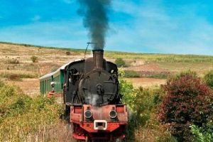 La 20 de ani de la desfiinţarea Mocăniţei, plângeri penale şi acuzaţii reciproce între doi investitori care vor să exploateze porţiuni din calea ferată în scop turistic