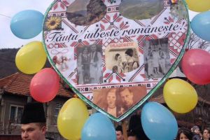 FOTO: ”Dragobetele sărută fetele!”, la Ampoiţa. Paradă a tinerilor îmbrăcaţi în costume populare, la prima ediţie a sărbătorii