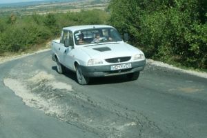 Drumurile judeţene: prea puţini bani pentru prea mulţi kilometri