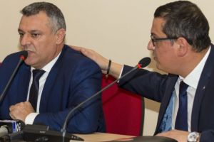 A doua încercare nereuşită de schimbare a viceprimarului Răzvan Mareş. Circ, scandal şi acuzaţii grave, de ameninţare cu moartea, în Consiliul Local Deva