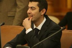 Vlad Cosma continuă SERIA DEZVĂLUIRILOR EXPLOZIVE! Cum erau constrânşi la declaraţii martorii protejaţi. „Ea a stat ascusă după un monitor pentru a...”