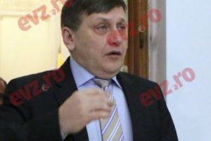 Numele lui Crin Antonescu a „picat pe tehnică”. Fostul lider liberal dezminte că ar fi fost şantajat
