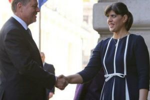 Iohannis şi Kovesi, în vizorul Consiliului Discriminării. Cum au jonglat cei doi cu  „festivalul infractorilor disperaţi” şi ”nişte penali”