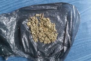 Actiuni ale politistilor locali constanteni. Barbat, depistat de agenti cu droguri asupra sa 