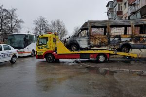A FOST INCENDIAT UN MICROBUZ ÎN NEDECLARATA  AUTOGARĂ DE LA SF. ANASTASIA!
