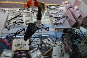 Oferte speciale şi consultaţii gratuite, la trei ani de Eye’s Optic în Suceava