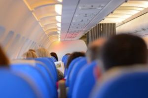  Cele mai BINE păstrate SECRETE privind zborurile cu avionul. De ce NU trebuie să bei APA din aeronavă SUB ORICE FORMĂ 