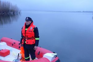 Judetul Tulcea. Barbati, cazuti in apa, cautati de salvatori. O persoana decedata. Ce s-a intamplat (galerie foto) 