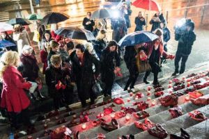 “Dragostea poartă pantofi roşii” / Campanie împotriva violenţei domestice