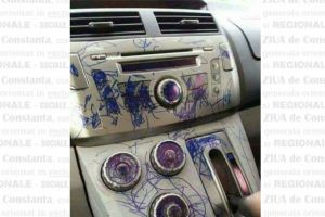 Un copil cu un pix in dotare: Parintii au avut un soc cand au ajuns la masina    