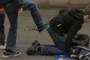 Un elev din Dumbravesti a fost batut de fratele unei colege