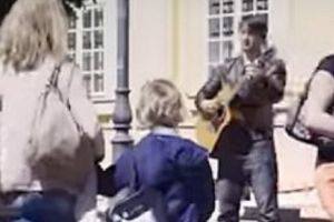 „Prea mulţi ALBI fericiţi, prea multe CRUCI şi INSUFICIENȚI imigranţi”