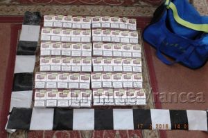 Prins cu ţigări de contrabandă pentru că s-a speriat de jandarmi