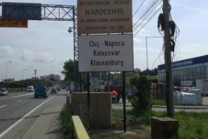 Clujenii, chemaţi la proteste pentru că nu s-au montat plăcuţele multilingve