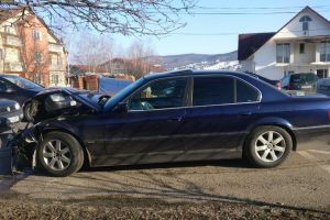 Accident la Unirea în urma unei depăşiri (FOTO)