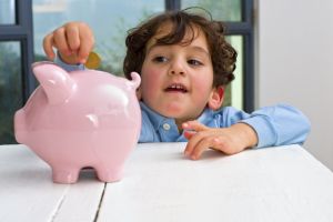 Alocaţia de la stat pentru copii: Câţi bani vor primi anul acesta şi cine sunt cei care mai pot beneficia de ea