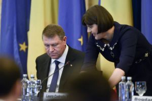 Trecutul exploziv revine! RELAŢIE DE DRAGOSTE între Iohannis şi Kovesi. Klaus a scapat de acuzatiile de trafic de copii CU AJUTORUL iubitei sale!