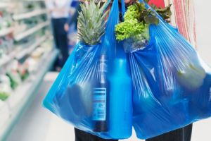 Adio pungi de plastic! Vânzarea acestora va fi interzisă şi în România