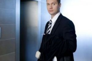 DNA trebuie să plătească 15.000 de lei pentru o încătuşare abuzivă