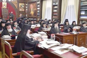 Ședinţa Sfântului Sinod: Mai uşor cu filmatul în biserică!