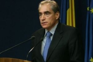 Petre Roman vine în Bacău pentru a-şi prezenta cartea de memorii