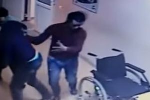 COȘMAR pentru un medic din Mioveni. A fost BĂTUT de un pacient! VIDEO ȘOCANT
