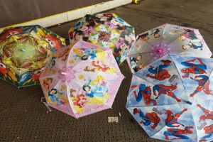 Umbrele contrafacute, confiscate de politistii de frontiera constanteni. Marfa, destinata unei societati din Bucuresti