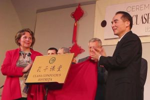 Continuă cursurile de chineză în şcolile din Bistriţa-Năsăud