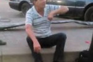 Un sofer baut a fost prins dupa ce a tamponat o masina parcata