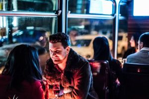 VIDEO FOTO Seară romantică pe şine în tramvai. Ideea are succes