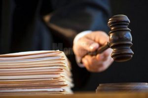 Condamnări pentru doi soţi acuzaţi de evaziune fiscală cu fier vechi