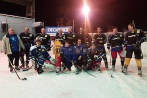 Foştii hocheişti din Suceava şi din ţară s-au întâlnit pe gheaţă la prima ediţie a ...