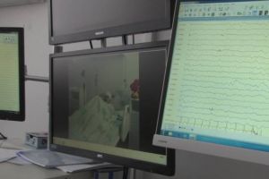 Fetiţă cu formă gravă de epilepsie, trimisă de Spitalul de Urgenţă Suceava la clinica ...