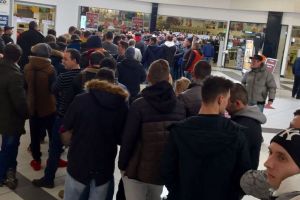 LIVE VIDEO UPDATE – Peste 300 de oameni la coadă pentru bilete la FC Hermannstadt – FC SB