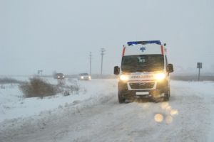 Neatenţia în trafic costă. Două persoane au fost rănite aseară