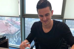 FOTO. Florin Gardoş a semnat cu Universitatea Craiova. Anunţul fundaşului sătmărean