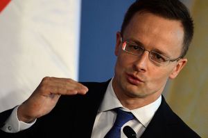 O iau razna: Ministrul de externe al Ungariei l-a făcut “prost” pe omologul din Luxemburg