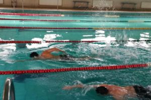 Politistii locali, la bazin. Invata tehnici de salvare de la inec si sa acorde primul ajutor