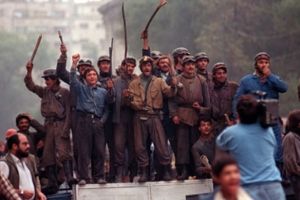 A inceput judecarea dosarului Mineriadei din iunie 1990. La instanta s-au adunat sute de persoane