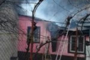 Panică maximă la Oraviţa din cauza flăcărilor! [FOTO]