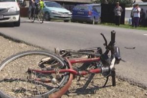 Biciclist accidentat uşor