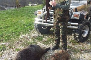 Dosar penal pentru braconaj, uz de armă fără drept şi nerespectarea regiumului armelor şi muniţiilor