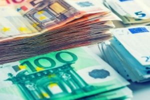 Percheziţii MASIVE în Bucureşti şi alte trei judeţe: Falsificatori de bani, luaţi cu ASALT de DIICOT