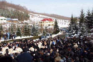 2.500 de credincioşi l-au condus pe ultimul drum pe stareţul Mănăstirii din Berzunţi