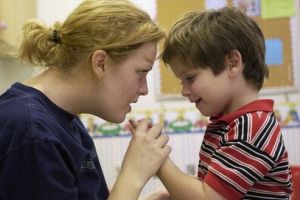 Asociaţia „Uite cum cresc”, partenerul părinţilor cu copii autişti