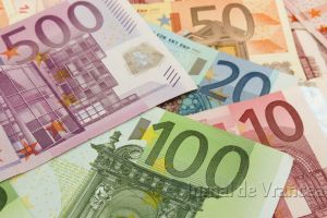 Euro falşi, plasaţi pe piaţa din Focşani, dar şi din alte oraşe ale ţării