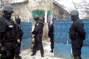 Şase falsificatori de bani, reţinuţi